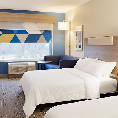 Holiday Inn Express Newton By Ihg Екстериор снимка