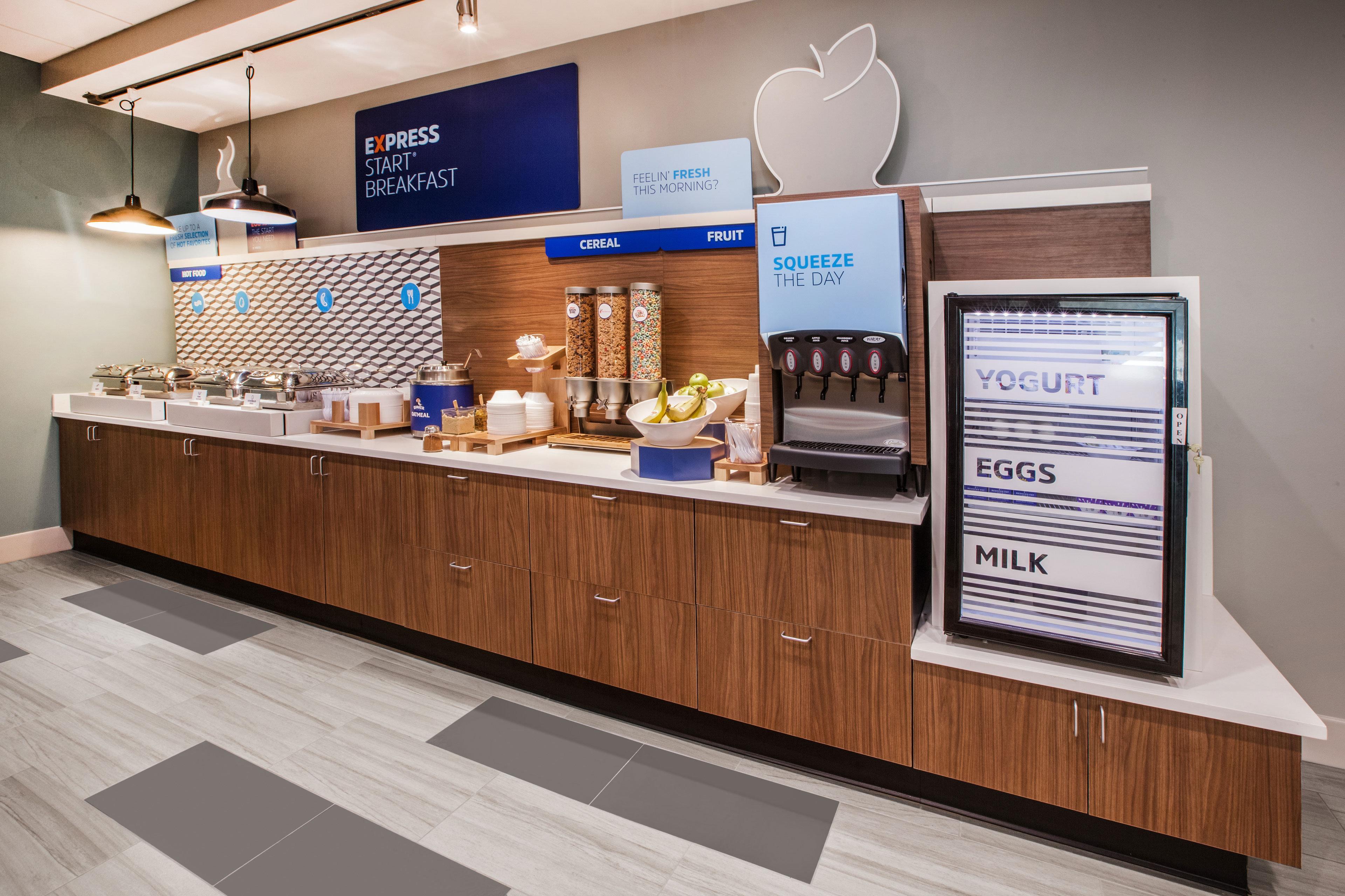 Holiday Inn Express Newton By Ihg Екстериор снимка
