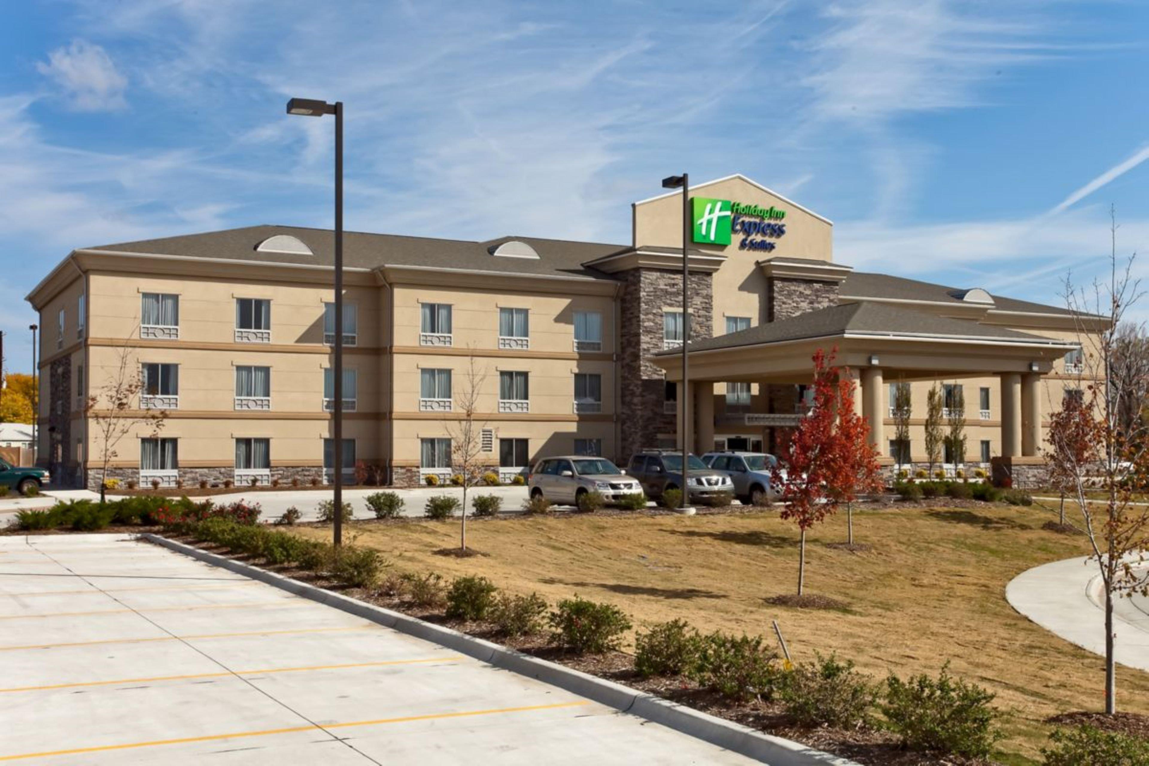 Holiday Inn Express Newton By Ihg Екстериор снимка
