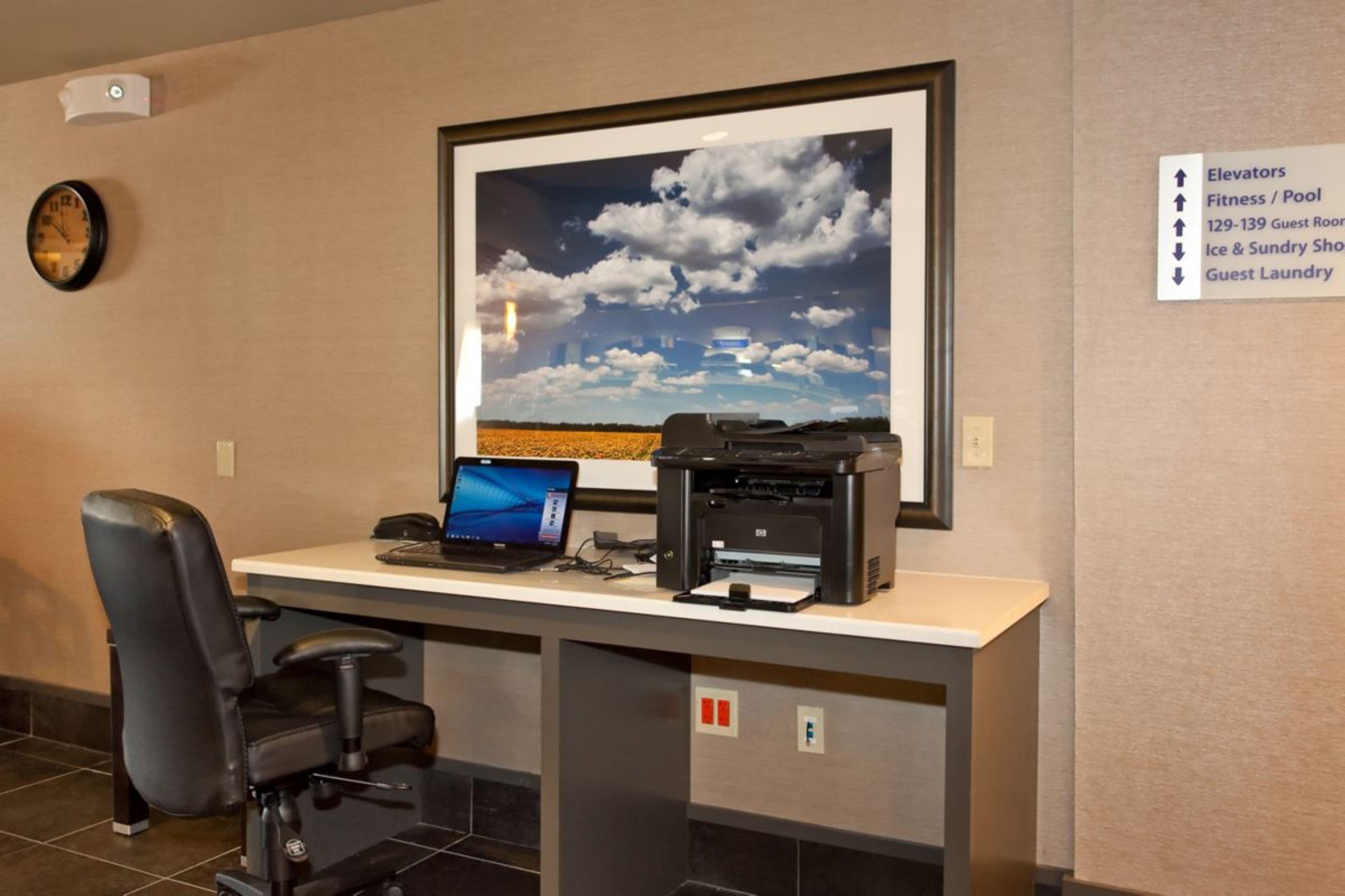 Holiday Inn Express Newton By Ihg Екстериор снимка