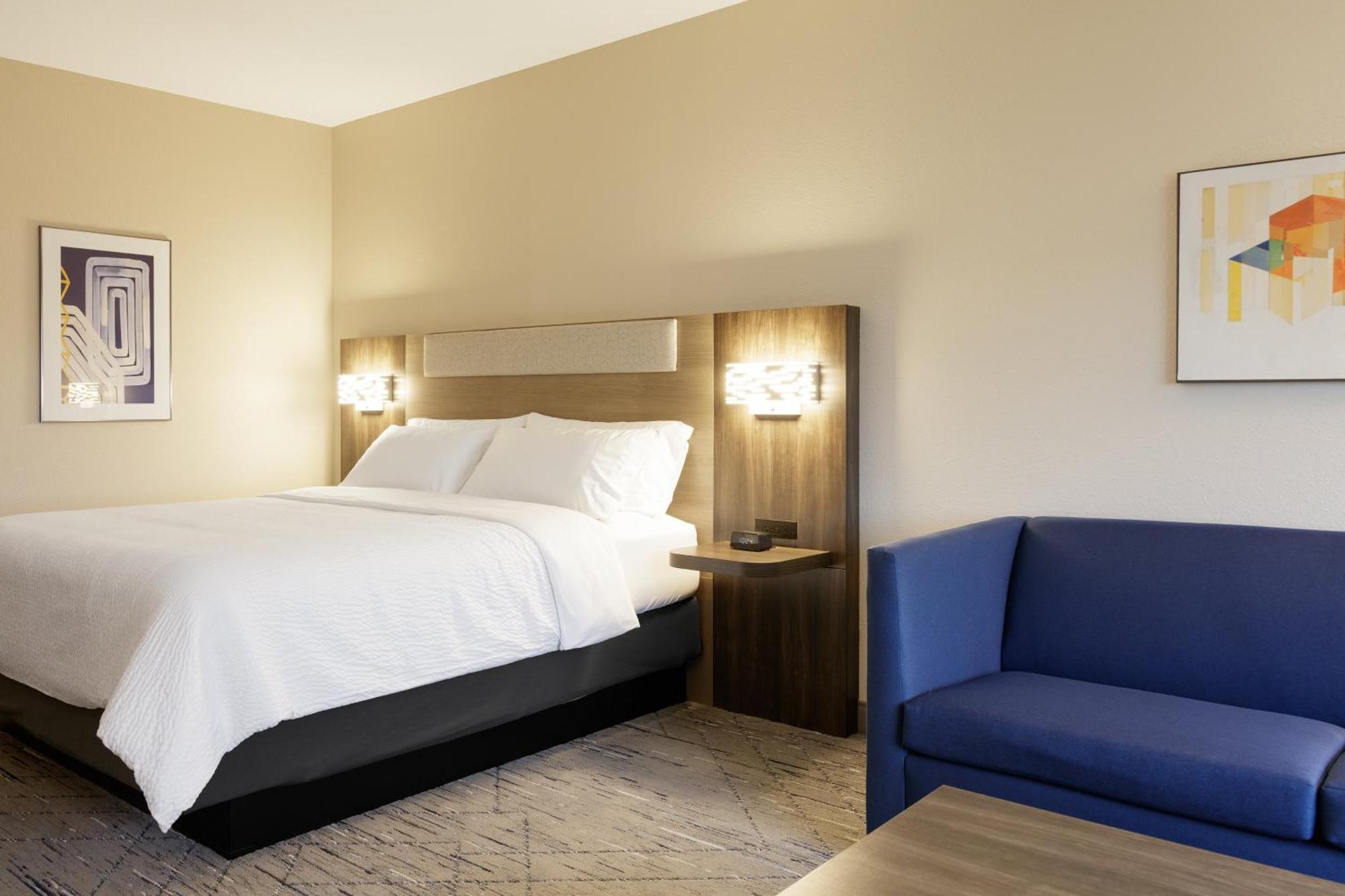 Holiday Inn Express Newton By Ihg Екстериор снимка