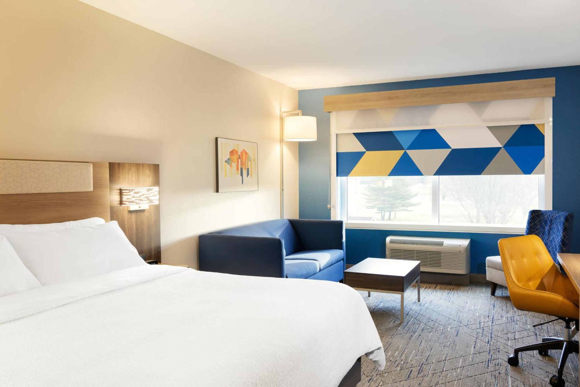Holiday Inn Express Newton By Ihg Екстериор снимка