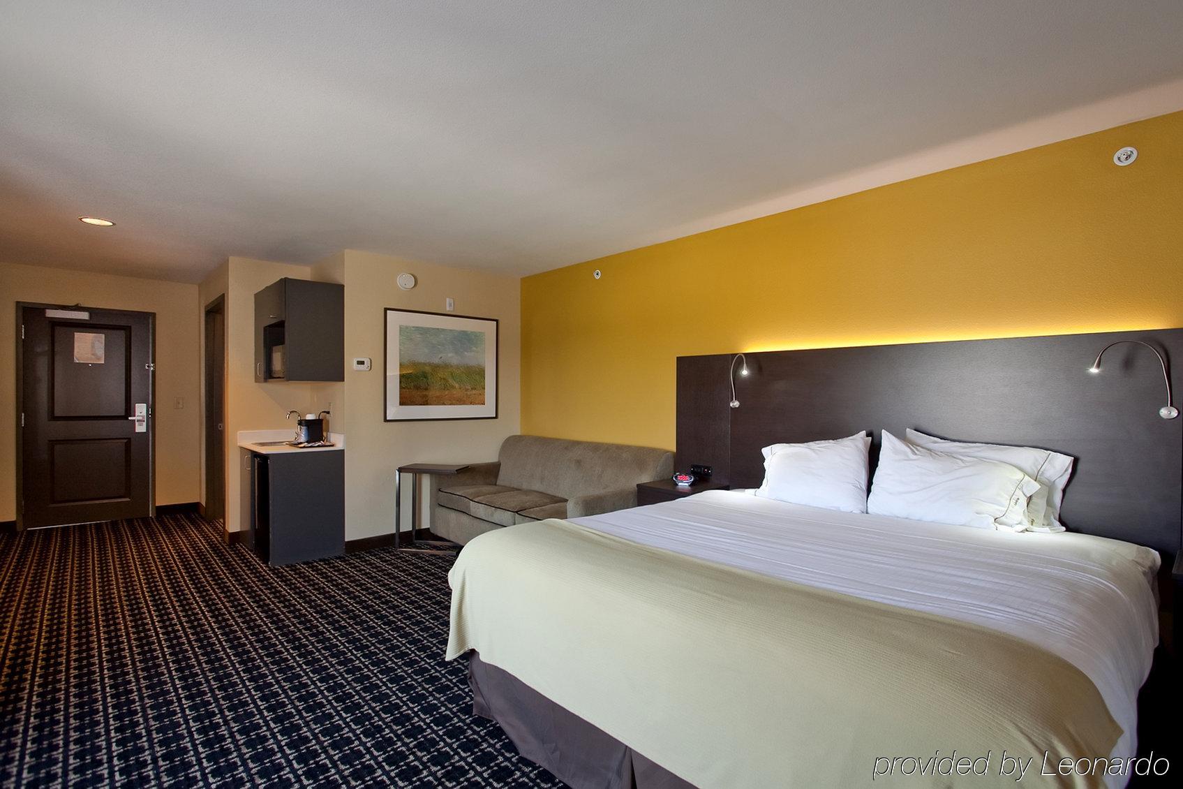 Holiday Inn Express Newton By Ihg Стая снимка