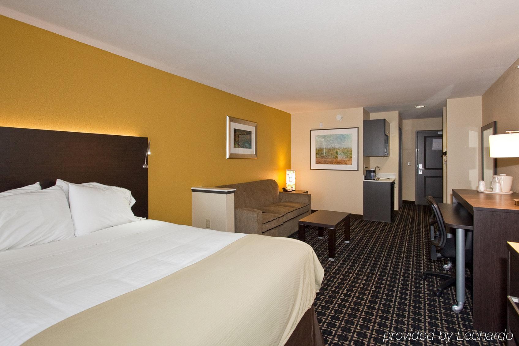Holiday Inn Express Newton By Ihg Екстериор снимка
