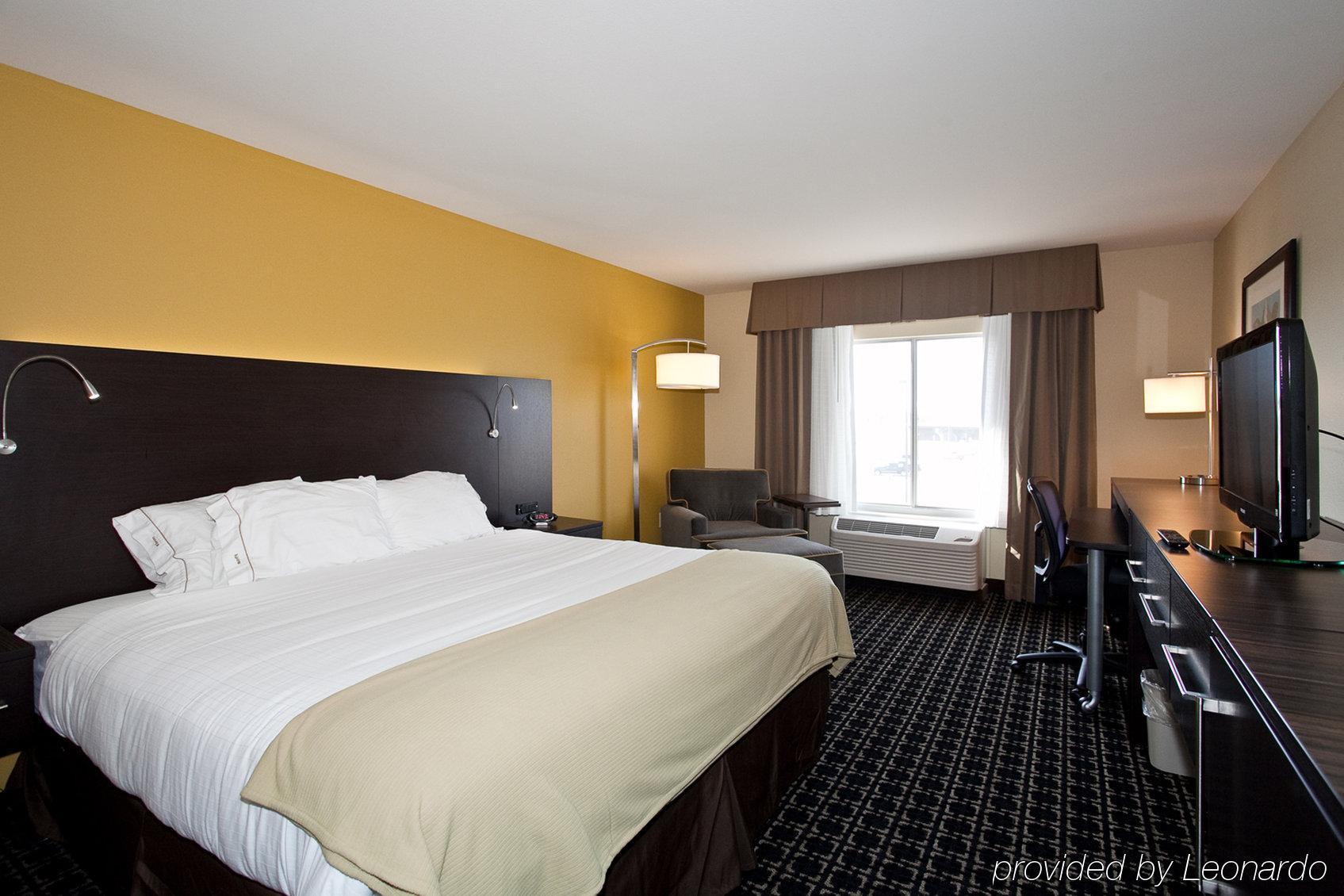 Holiday Inn Express Newton By Ihg Екстериор снимка
