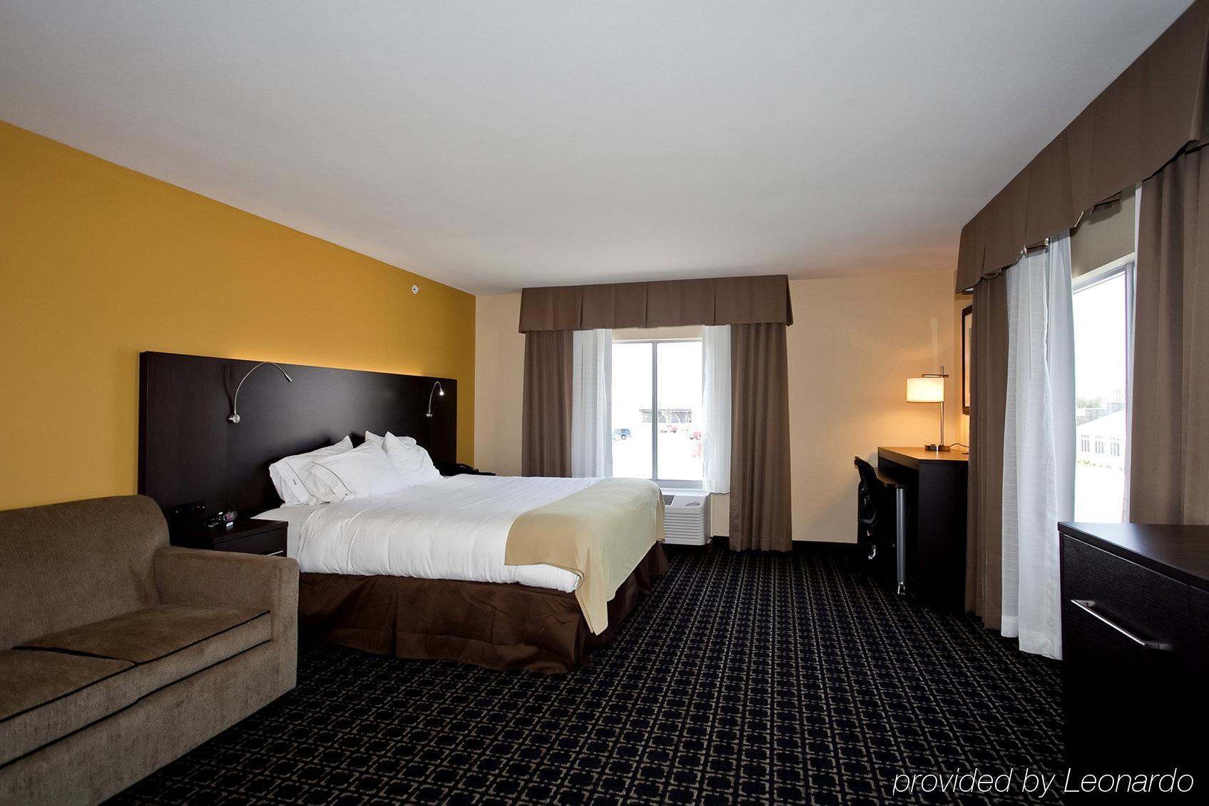 Holiday Inn Express Newton By Ihg Стая снимка