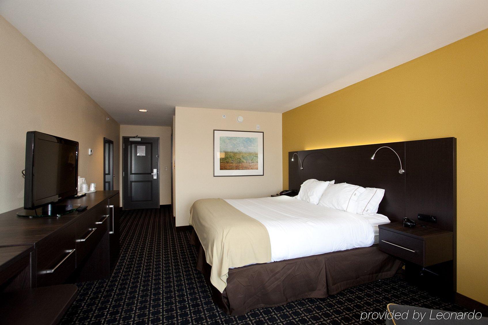 Holiday Inn Express Newton By Ihg Стая снимка